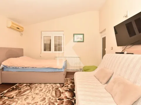 Rent, house, 175m², Vranići, Podgorica - image 15