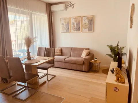 Izdavanje, jednosoban stan, 47m², Kalimanj, Tivat - image 2