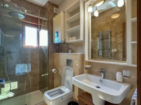 Izdavanje, četvorosoban stan, 130m², Centar, Podgorica - image 6