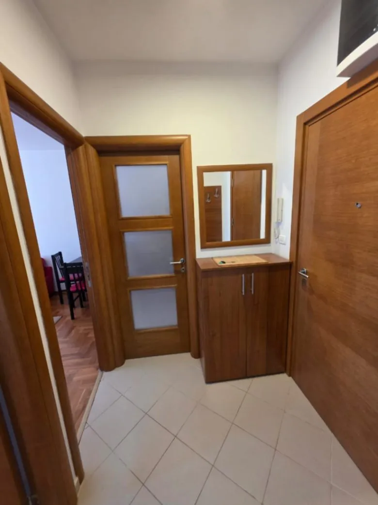 Izdavanje, jednosoban stan, 40m², Pobrežje, Podgorica
