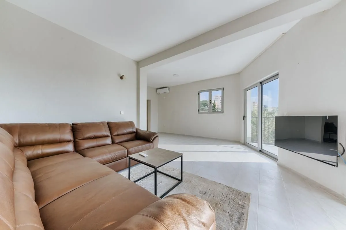 Prodaja, kuća, 250m², Utjeha, Bar