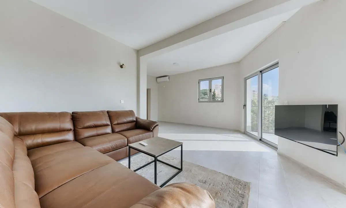 Prodaja, kuća, 250m², Utjeha, Bar