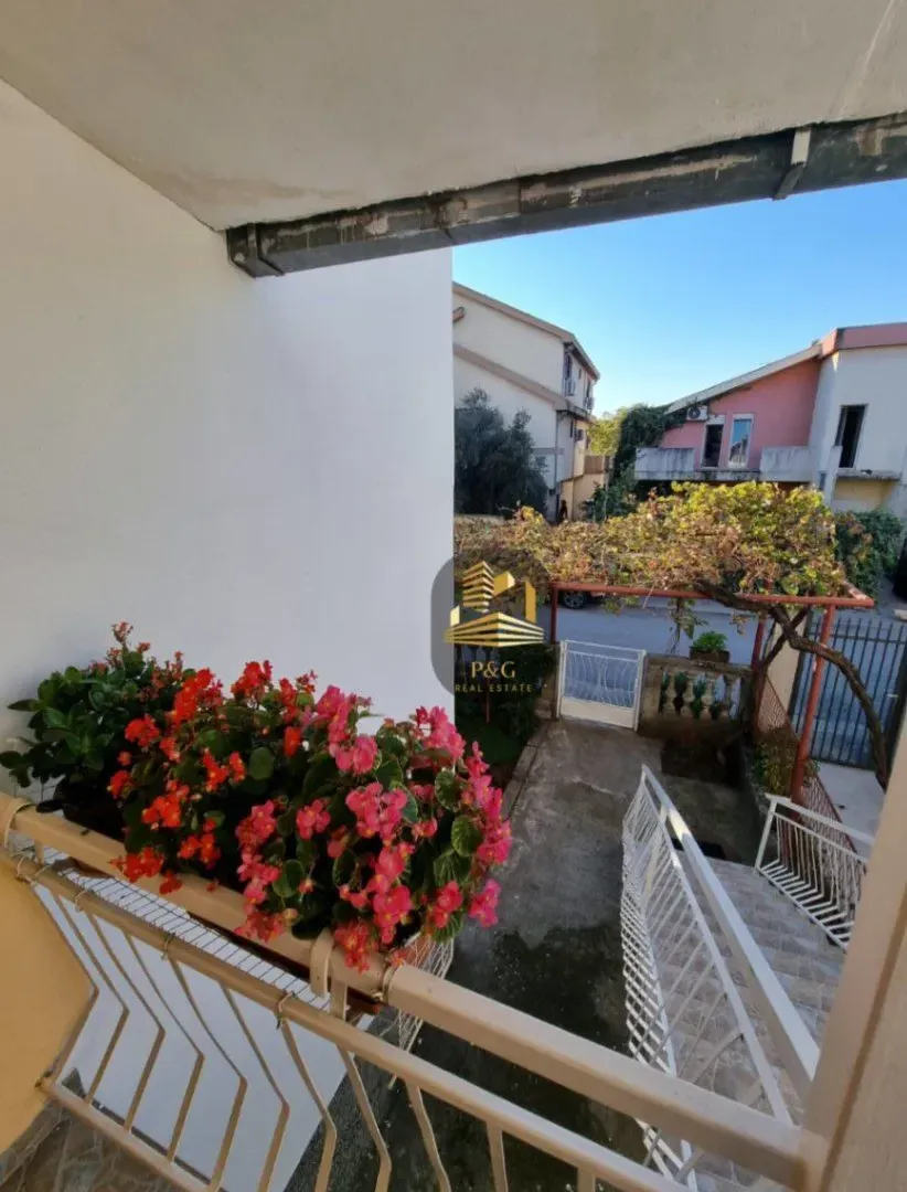Prodaja, kuća, 250m², Stari Aerodrom, Podgorica