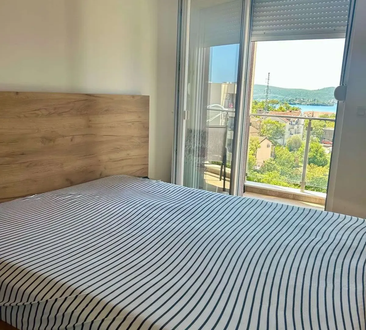 Izdavanje, dvosoban stan, 51m², Kava, Tivat