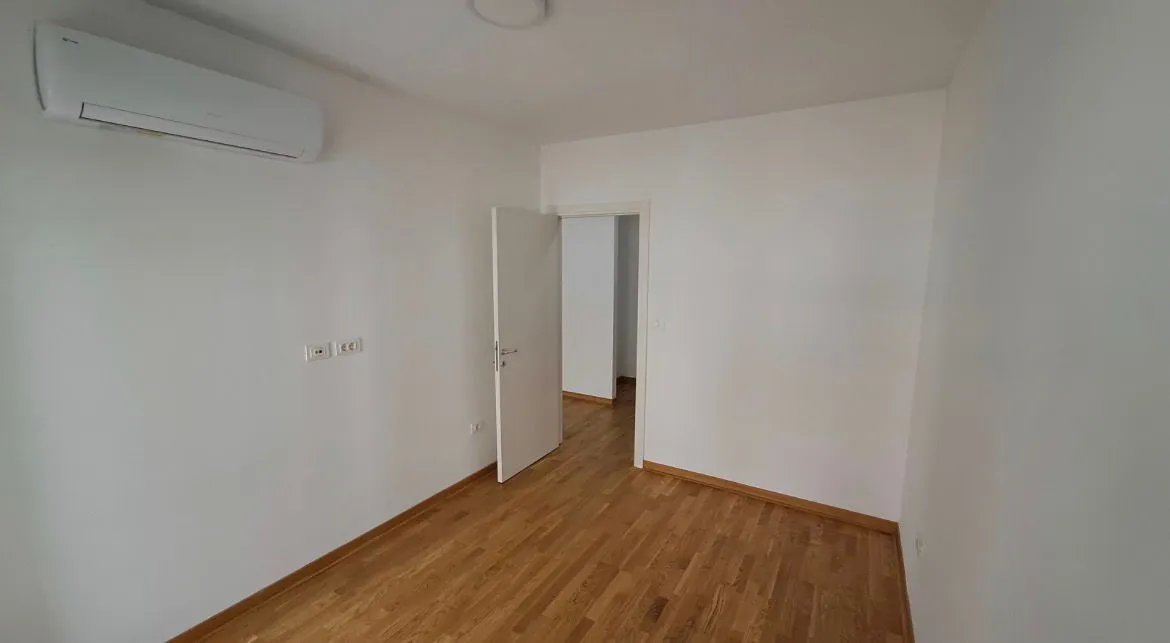 Izdavanje, dvosoban stan, 64m², City Kej, Podgorica