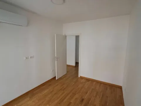 Rent, two bedroom apartment, 64m², City Kej, Podgorica - image 4