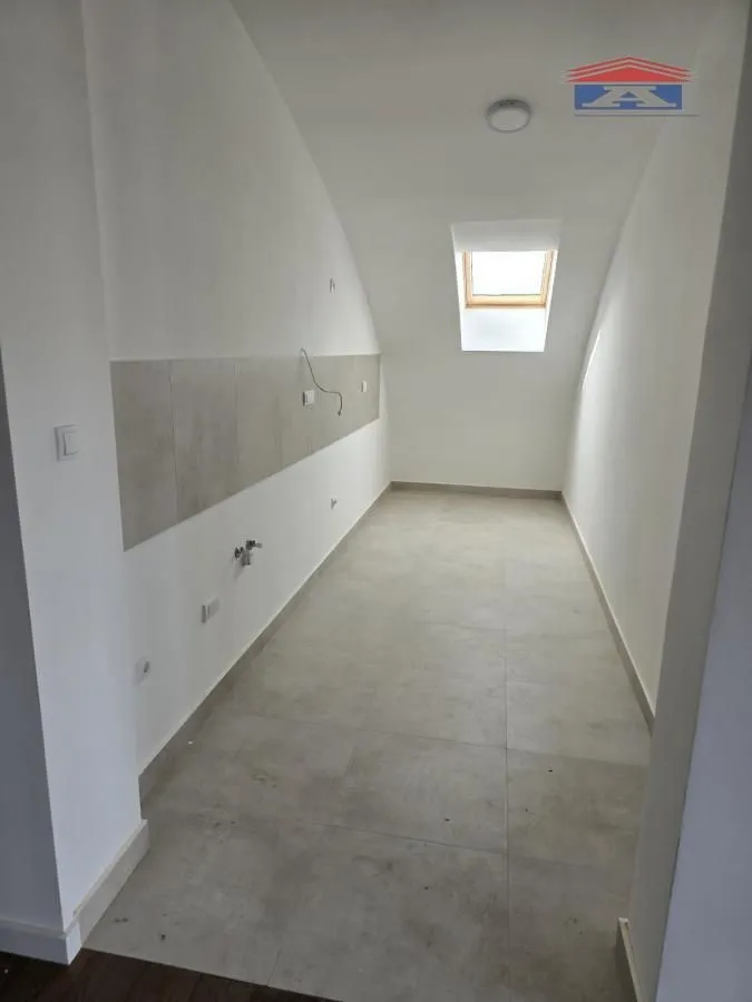 Prodaja, četvorosoban stan, 117m², Novo naselje, Novi Sad