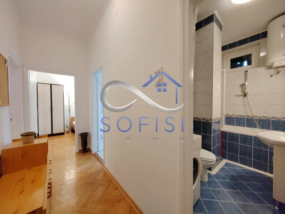 Izdavanje, dvosoban stan, 49m², Centar, Novi Sad