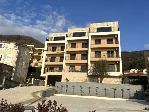 Prodaja, stan, 44m², Tivat, Crna Gora - image 1