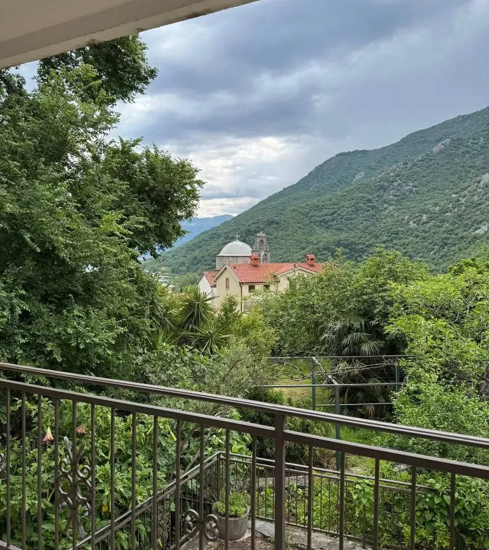 Prodaja, trosoban stan, 90m², Morinj, Kotor