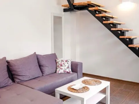 Izdavanje, dvosoban stan, 40m², Mažina, Tivat - image 1