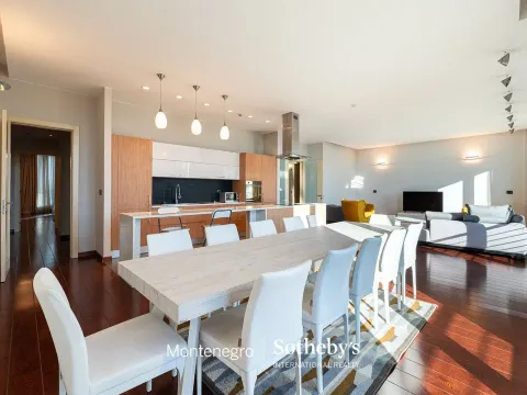Izdavanje, trosoban stan, 204m², Kod Capital Plaze, Podgorica - image 12