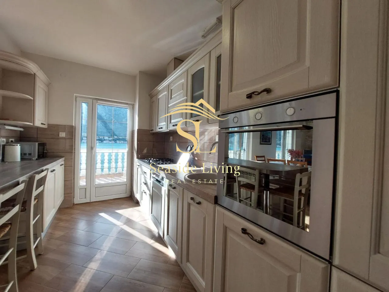 Rent, three bedroom apartment, 130m², Dobrota, Kotor