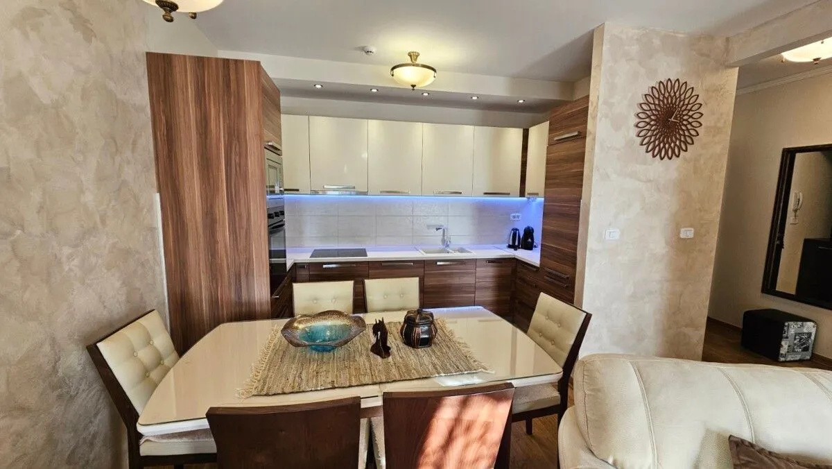 Izdavanje, dvosoban stan, 64m², City Kvart, Podgorica