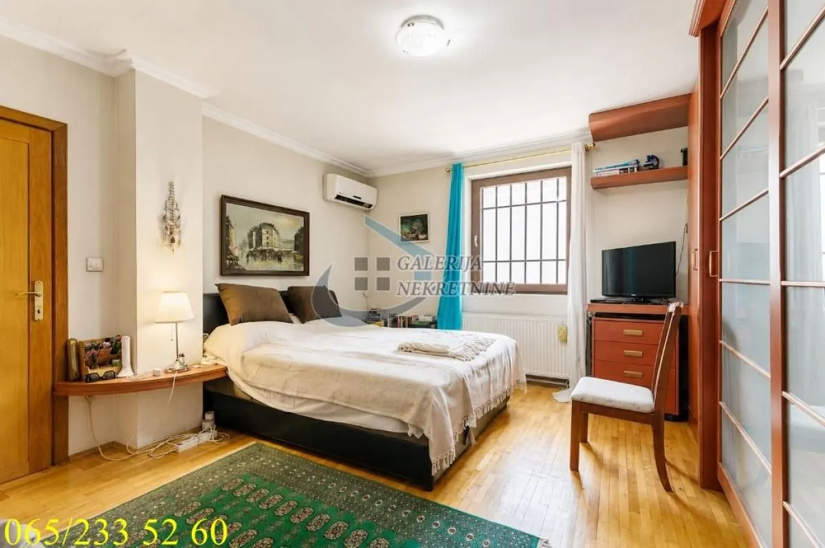 Prodaja, kuća, 300m², Dušanovac, Voždovac Sve Podlokacije
