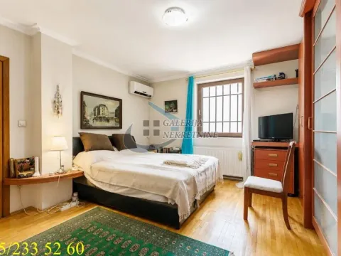 Prodaja, kuća, 300m², Dušanovac, Voždovac Sve Podlokacije - image 8