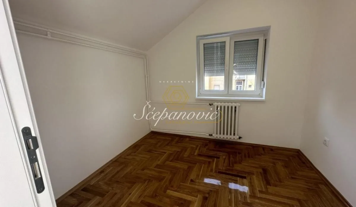 Prodaja, četvorosoban stan, 99m², Centar, Novi Sad