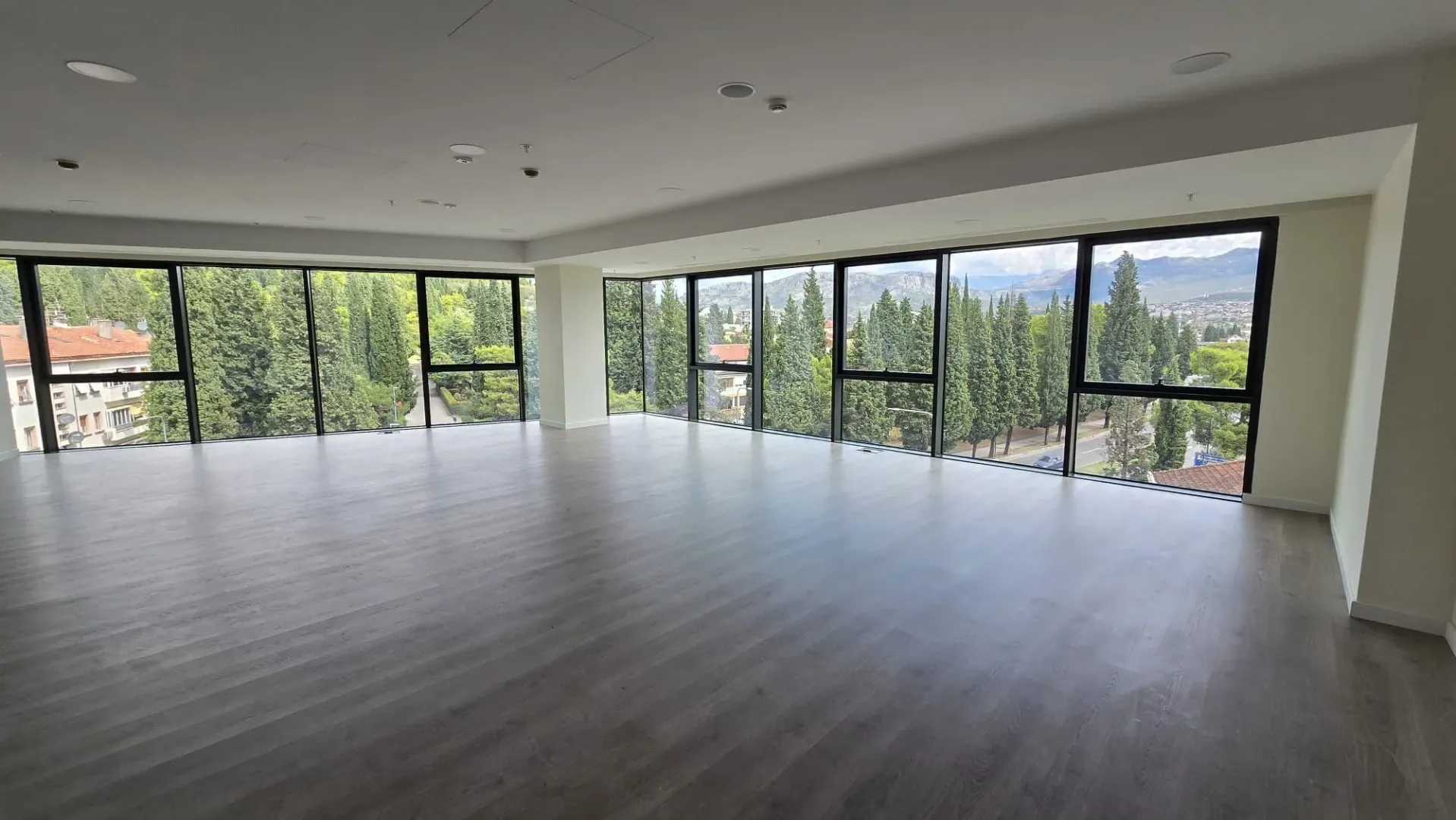 Rent, office space, 2542m², Centar, Podgorica