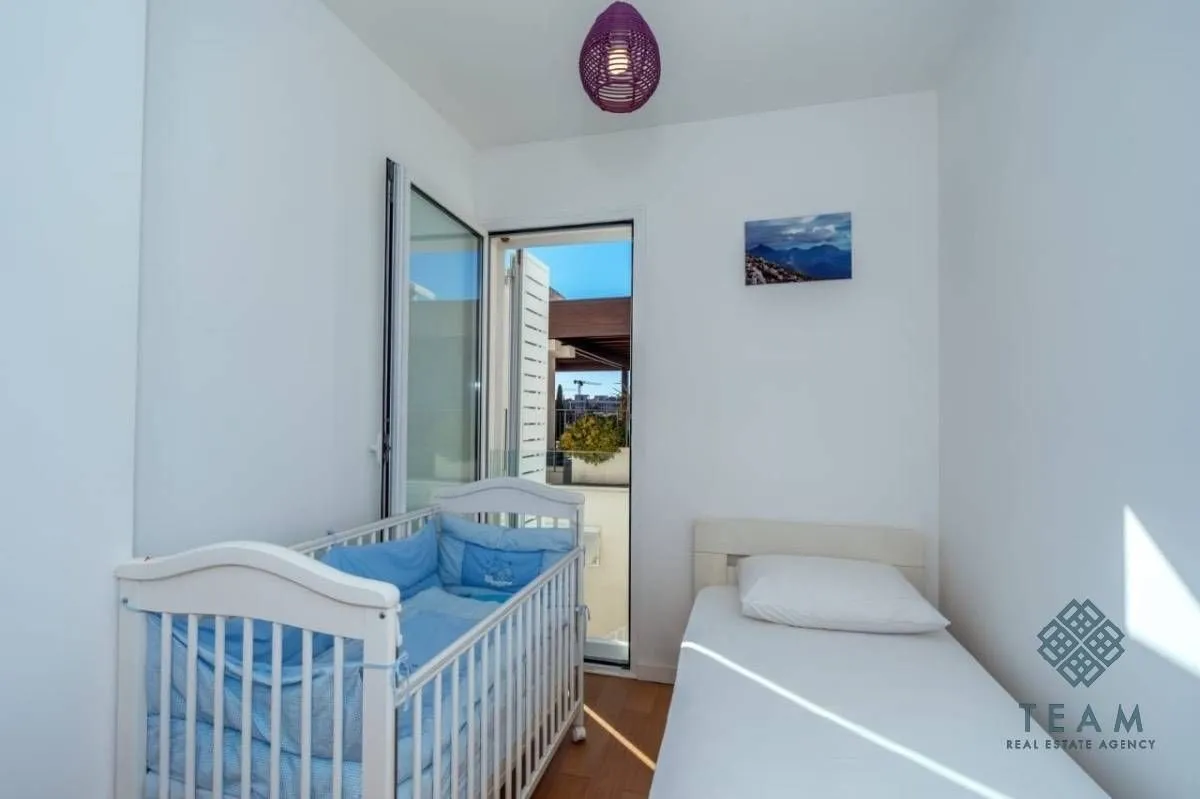 Rent, three bedroom apartment, 72m², Pržno, Budva