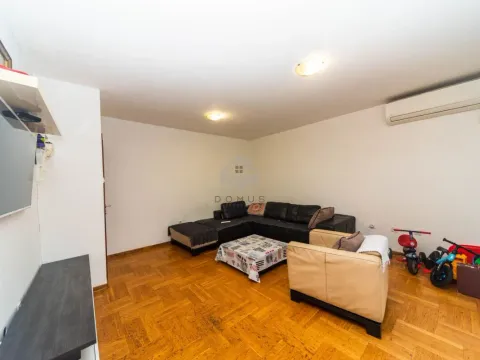 Prodaja, dvosoban stan, 73m², Dalmatinska ulica, Podgorica - image 2