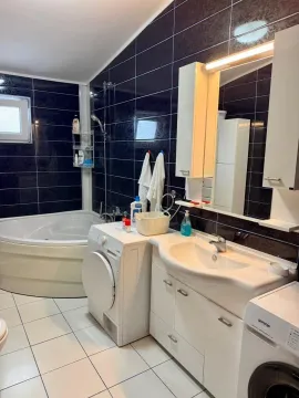 Rent, three bedroom apartment, 140m², Sutomore, Bar - image 11