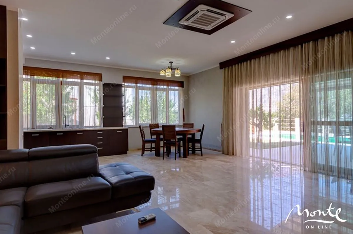 Prodaja, kuća, 372m², Stoliv, Kotor