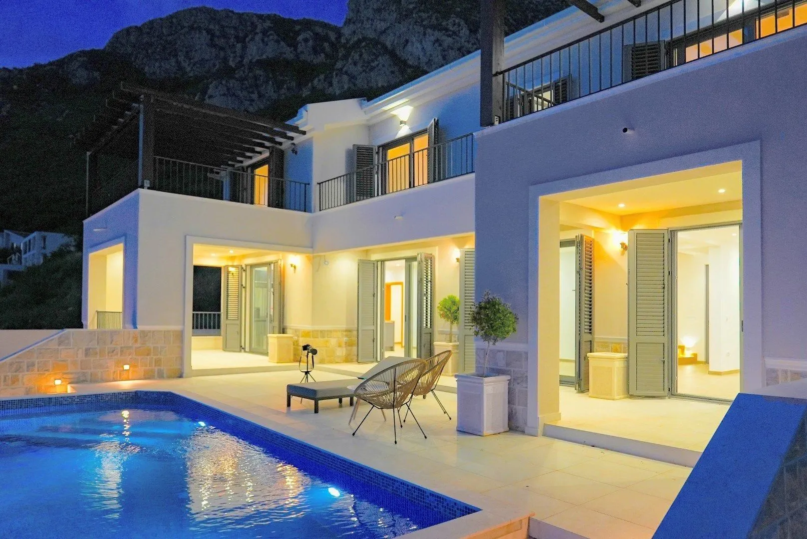 Sale, house, 420m², Blizikuće, Budva