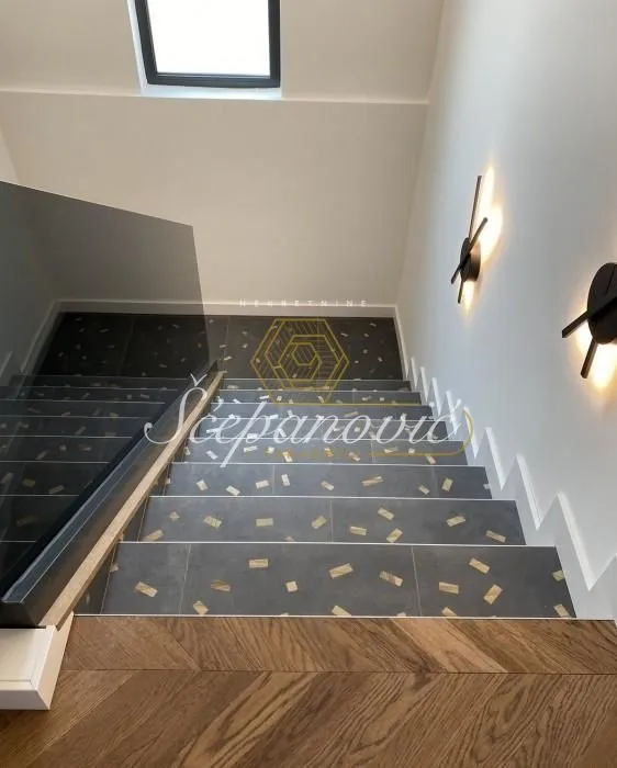 Prodaja, kuća, 360m², Petrovaradin, Novi Sad