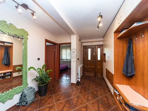 Prodaja, kuća, 200m², Donja Gorica, Podgorica - image 17