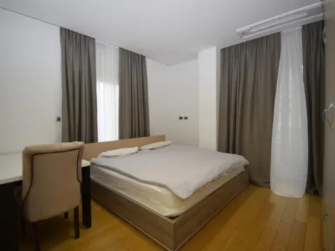 Izdavanje, trosoban stan, 130m², Centar, Podgorica - image 9