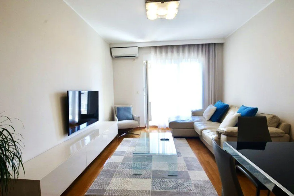 Izdavanje, dvosoban stan, 65m², Blok 6, Podgorica