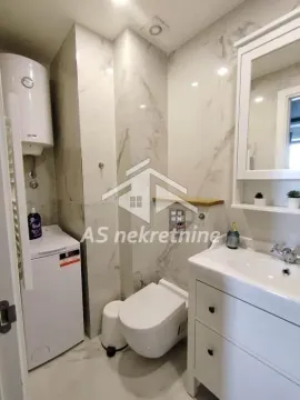 Bathroom equipped with sanitary ware, a washbasin, a washing machine, and a water heater. - image 23