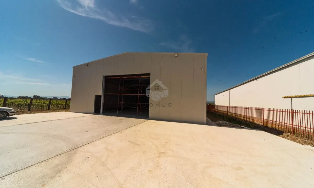 Rent, office space, 600m², Tuzi, Podgorica