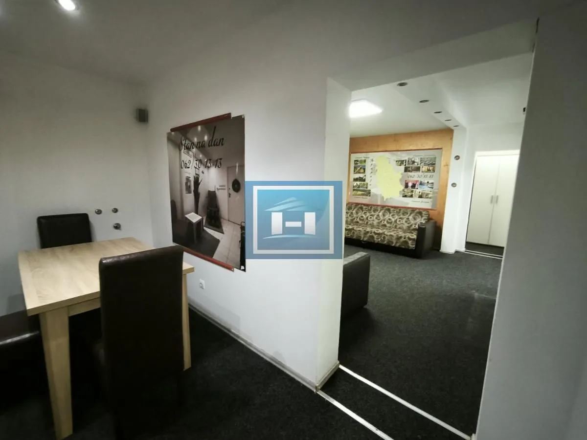 Prodaja, četvorosoban stan, 82m², Centar, Ćuprija