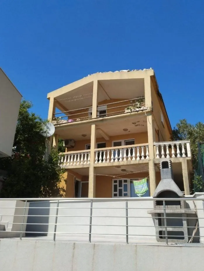 Prodaja,  kuća, 202m2, Bar