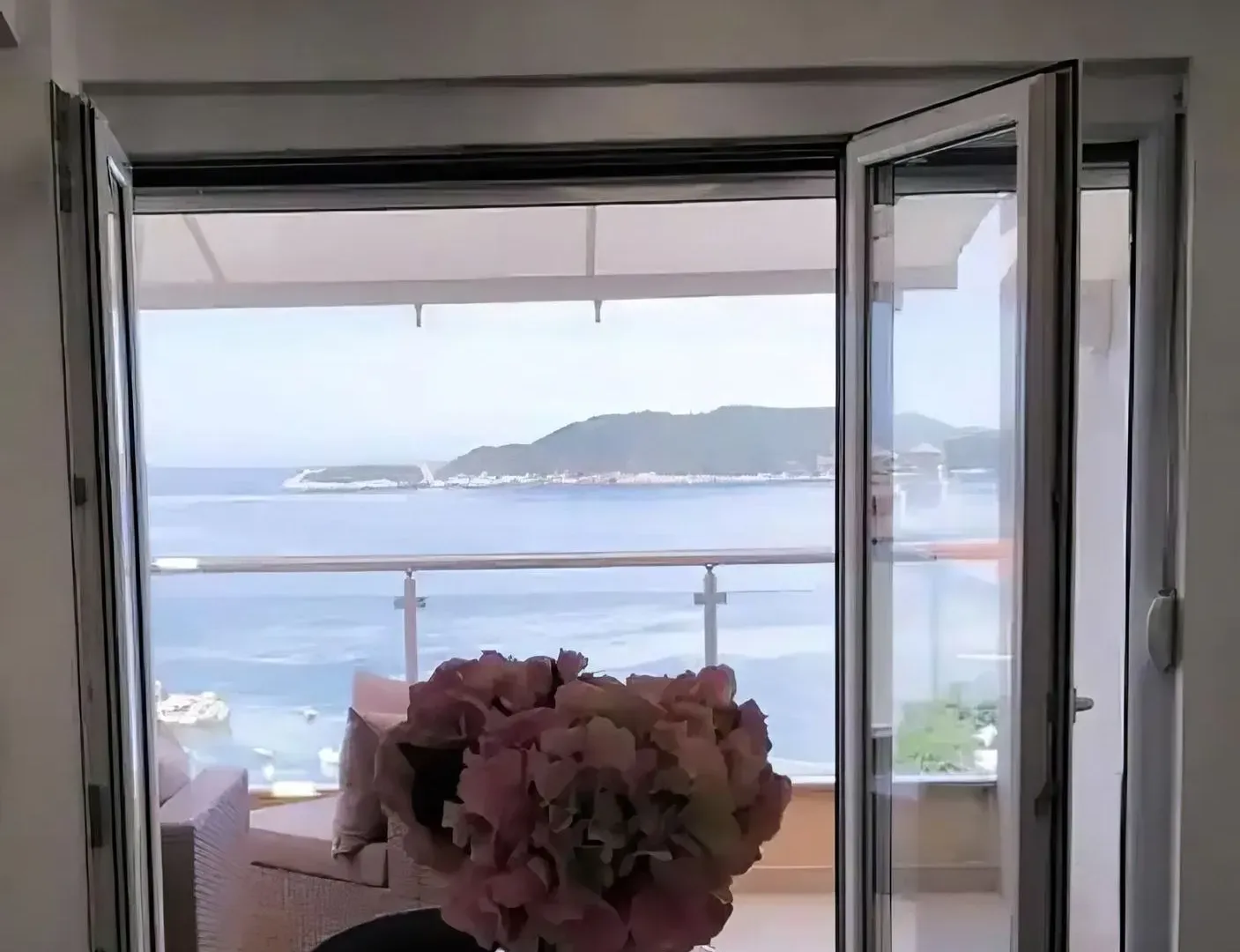 Izdavanje, trosoban stan, 150m², Pržno, Budva