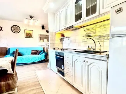 Izdavanje, trosoban stan, 85m², Babin Do, Budva - image 10