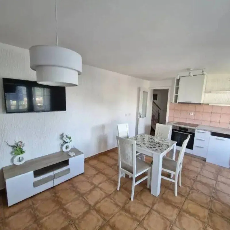 Prodaja, trosoban stan, 76m², Sutomore, Bar