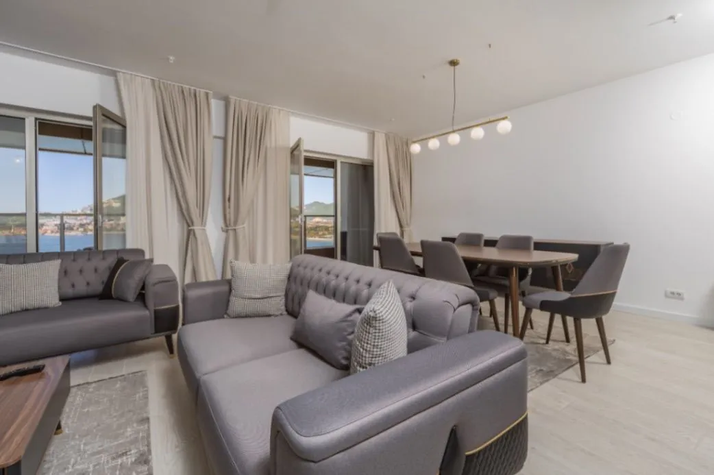 Prodaja, trosoban stan, 196m², Boreti, Budva