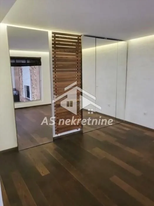 Izdavanje, četvorosoban stan, 160m², Vračar Hram, Vračar Sve Podlokacije