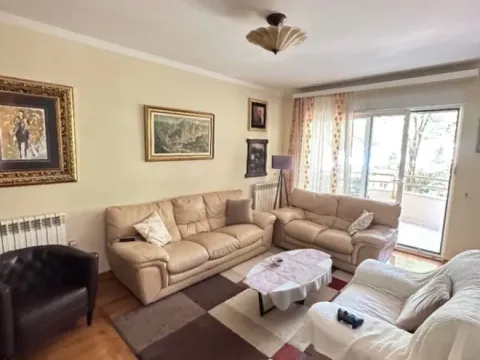 Izdavanje, dvosoban stan, 74m², Gorica C, Podgorica