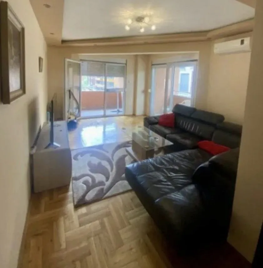 Izdavanje, dvosoban stan, 63m², Krivi Most, Podgorica