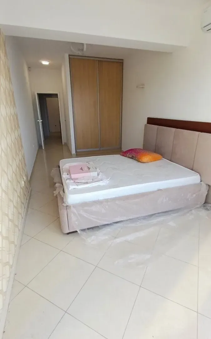 Prodaja, jednosoban stan, 82m², Centar, Ulcinj
