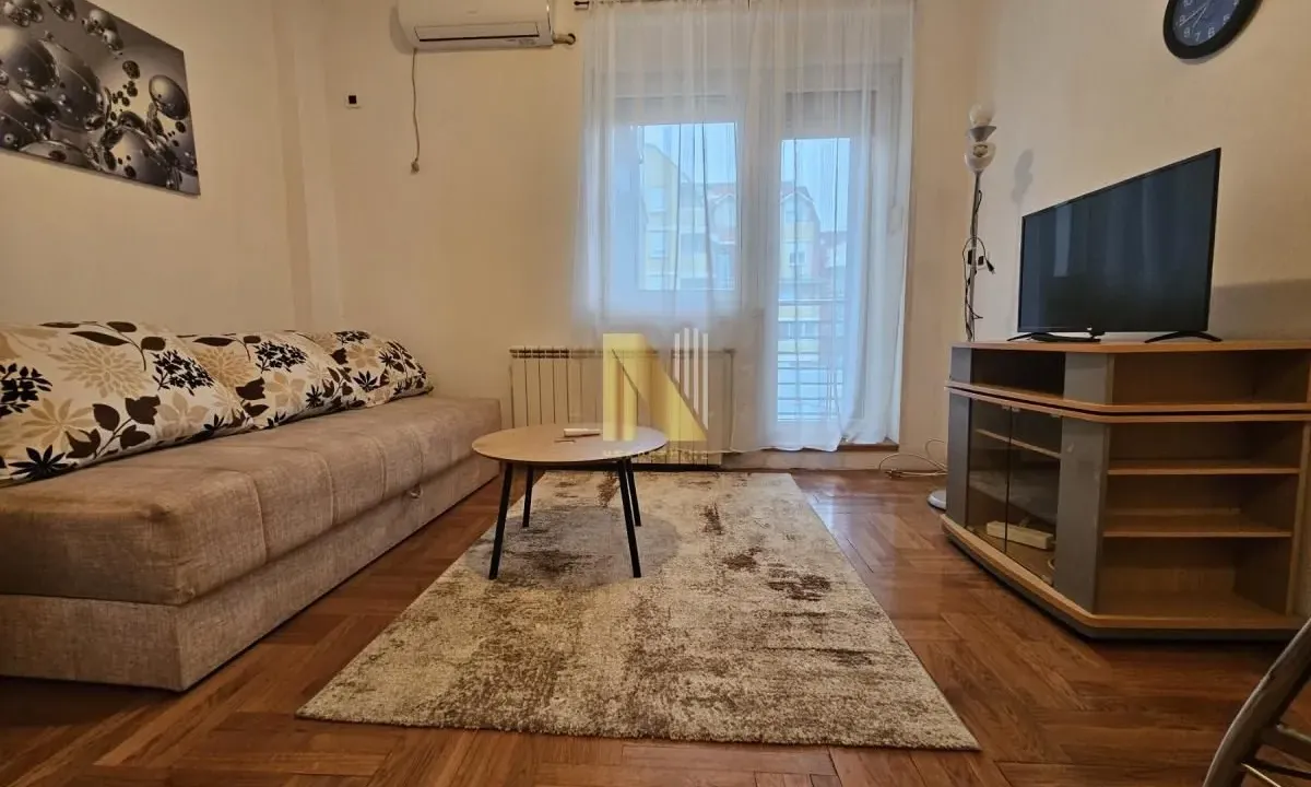 Izdavanje, garsonjera, 26m², Bulevar Oslobodjenja, Novi Sad Sve Podlokacije
