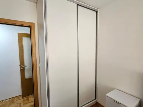 Izdavanje, trosoban stan, 90m², Dubovica, Budva - image 13