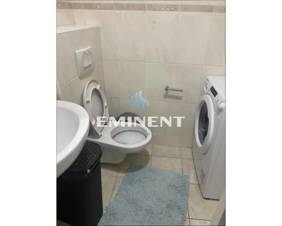 Izdavanje, dvosoban stan, 50m², Vračar Sve Podlokacije, Beograd