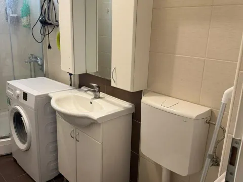 Izdavanje, trosoban stan, 50m², Slavujev Venac, Zvezdara Sve Podlokacije - image 9