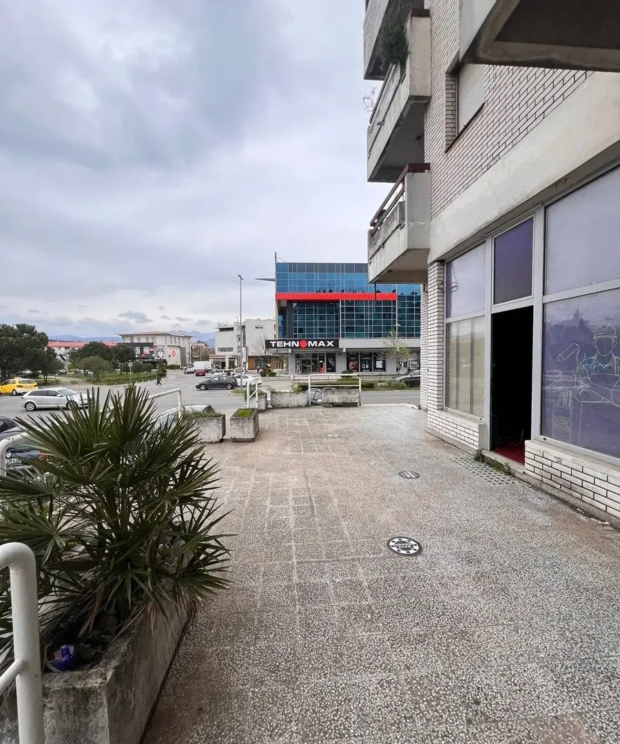 Izdavanje, poslovni prostor, 125m², Stari Aerodrom, Podgorica