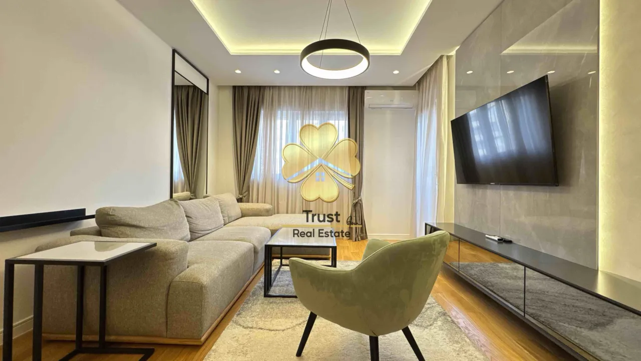 Izdavanje, jednosoban stan, 50m², Central Point, Podgorica