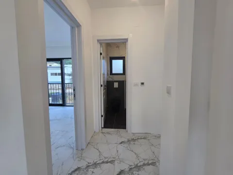 Prodaja, trosoban stan, 97m², Škaljari, Kotor - image 9